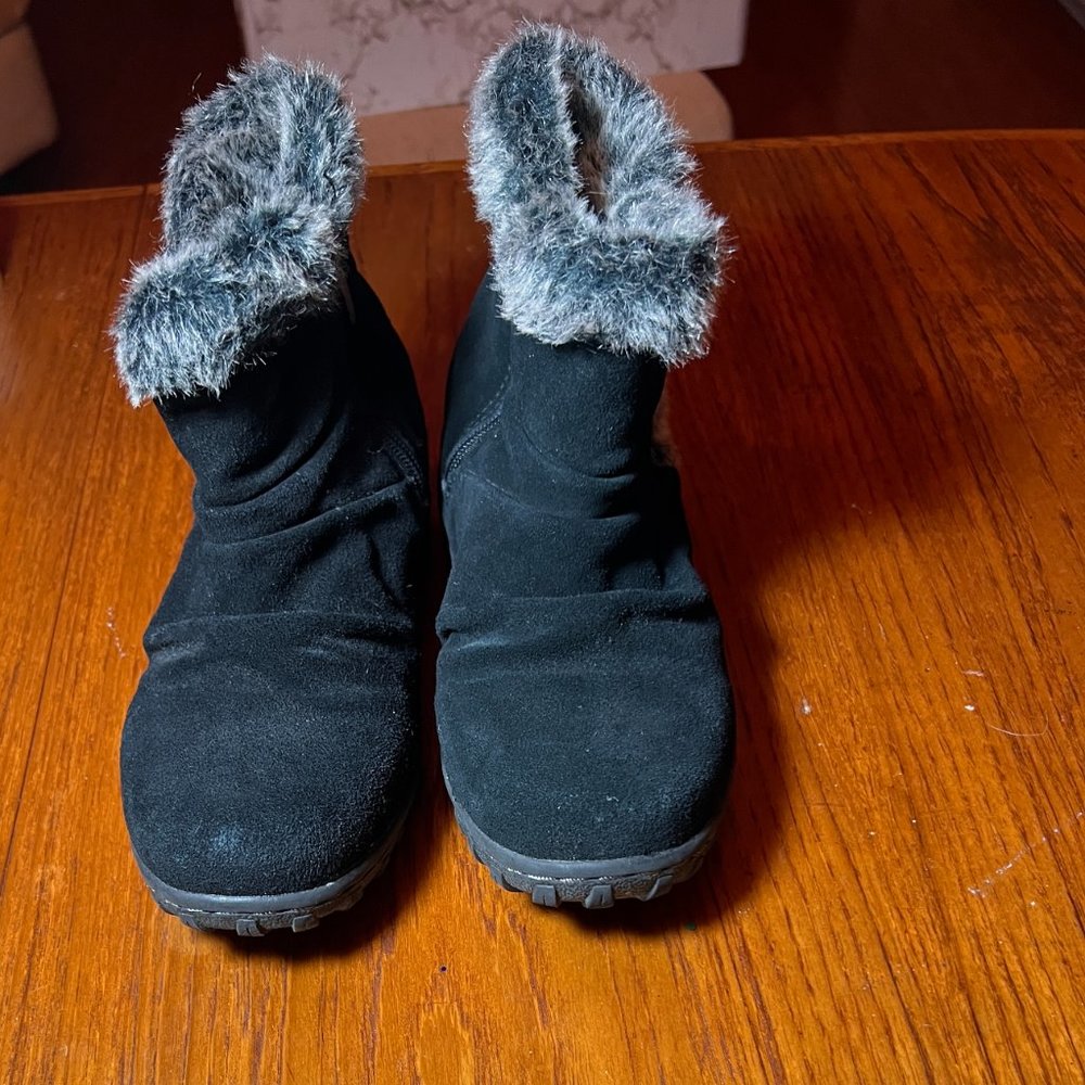Khombu faux fur winter boots size 7